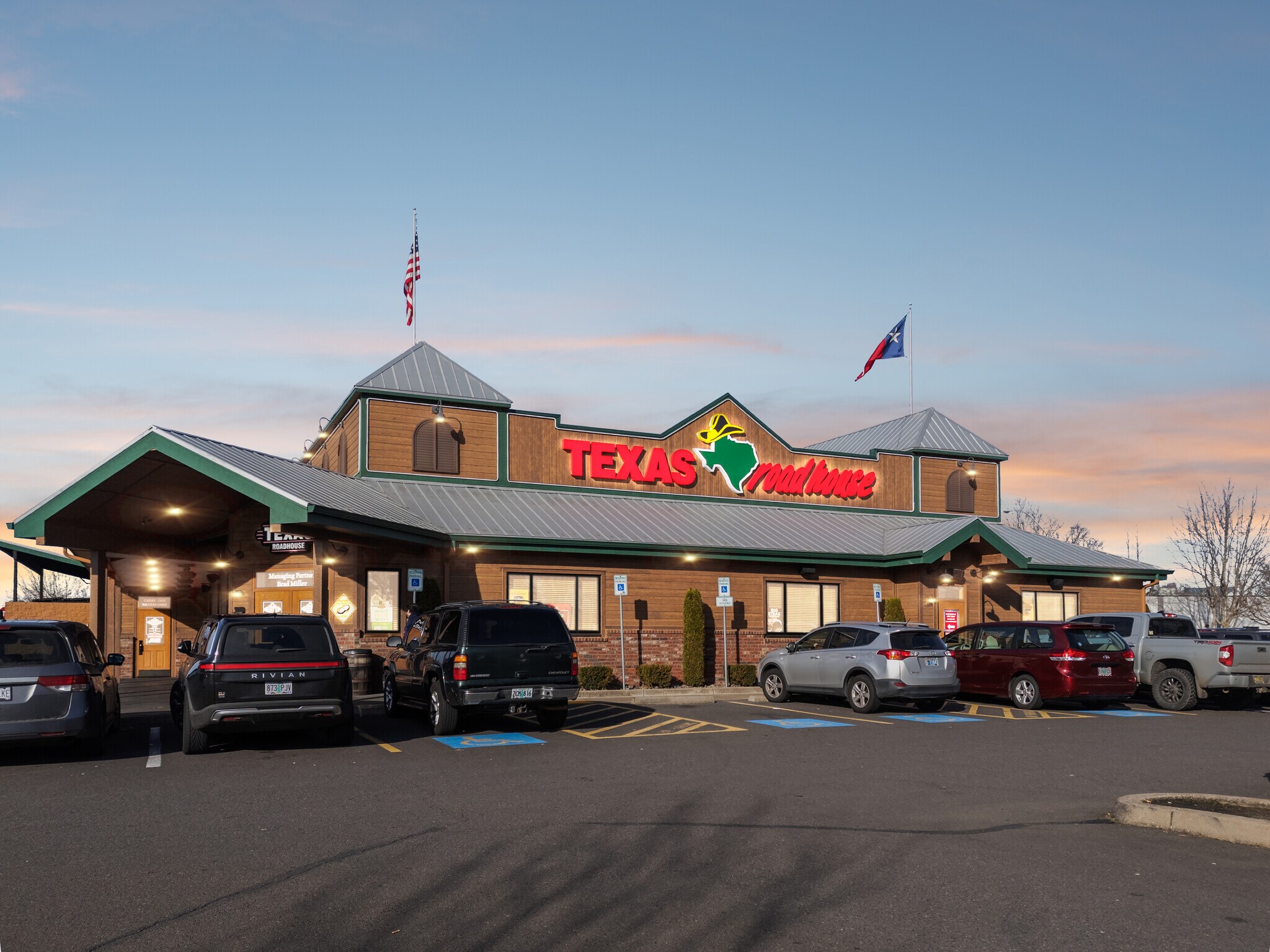 1060 Valley River Way, Eugene, OR à vendre Photo principale– Image 1 sur 13