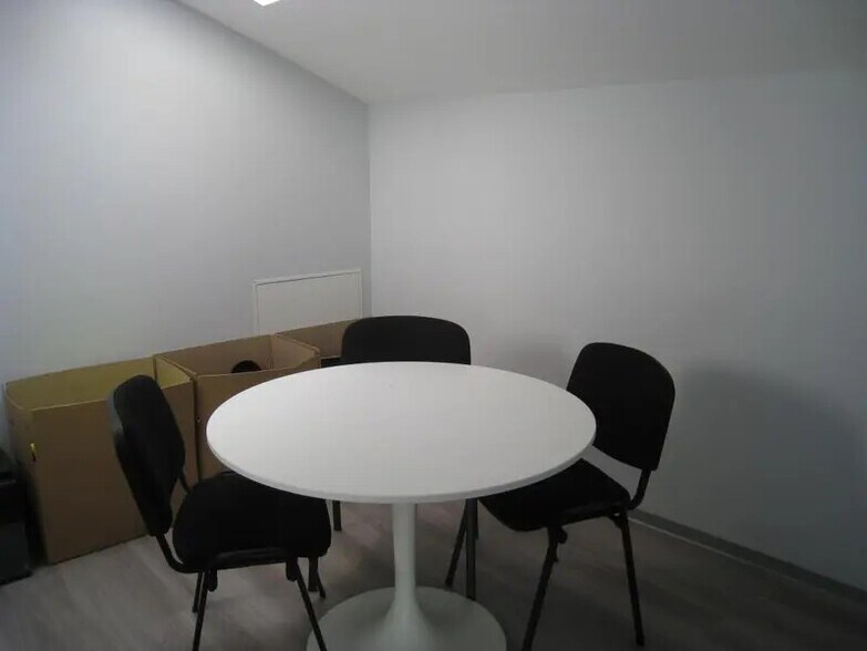 Bureau dans Aubagne à louer - Photo de l’immeuble – Image 2 sur 5