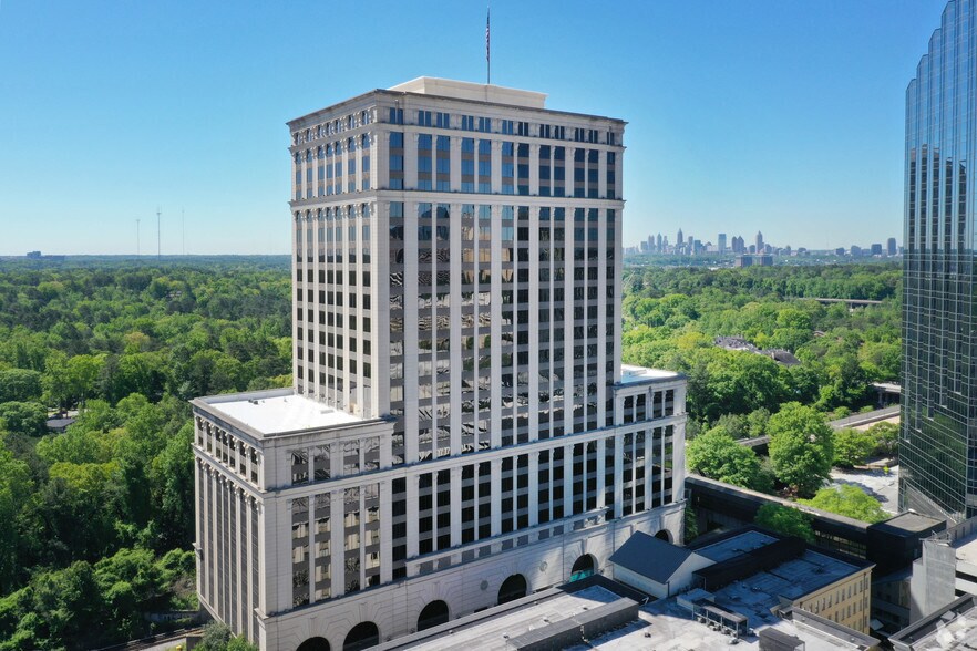 945 E Paces Ferry Rd NE, Atlanta, GA à louer - Photo de l’immeuble – Image 3 sur 17