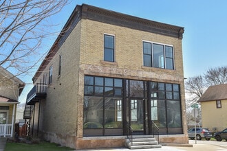700 N Wisconsin St, Port Washington, WI à louer Photo de l’immeuble– Image 2 sur 9