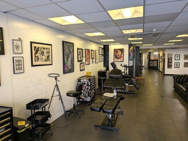 65-67 Whitby Rd, Ellesmere Port à louer - Photo de l’immeuble – Image 2 sur 14