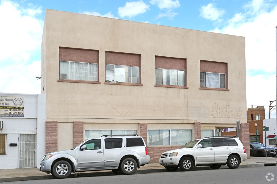 900-948 Baker St, Bakersfield, CA à louer - Photo de l’immeuble – Image 2 sur 2