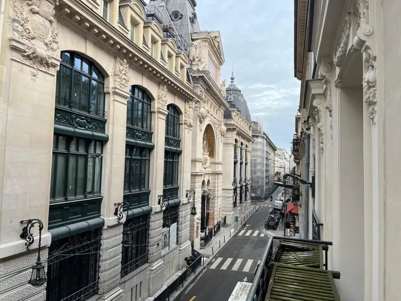 17 Rue Bergère, Paris à louer - Photo de l’immeuble – Image 3 sur 8