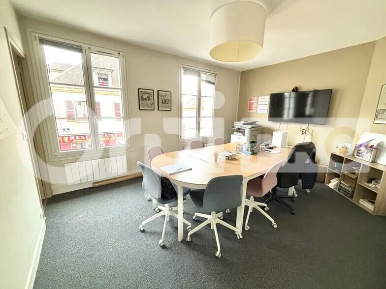 8 Rue Du Change, Compiègne à louer - Photo de l’immeuble – Image 2 sur 5