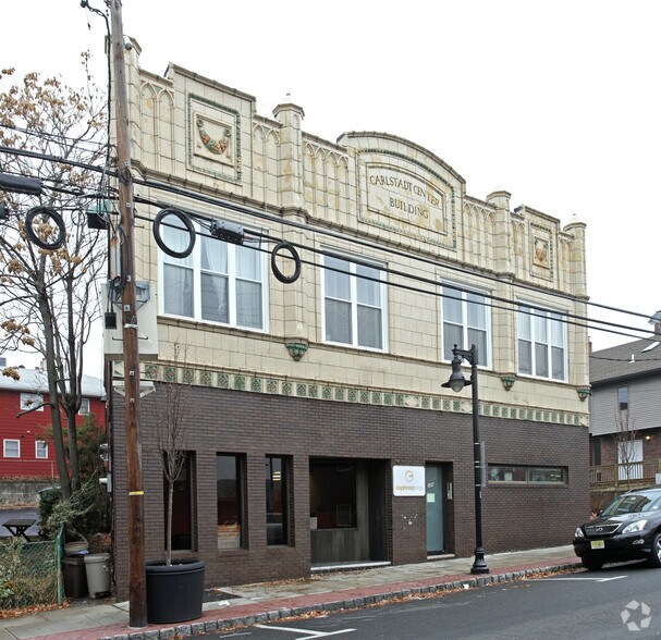 326 Hackensack St, Carlstadt, NJ à vendre - Photo principale – Image 1 sur 27