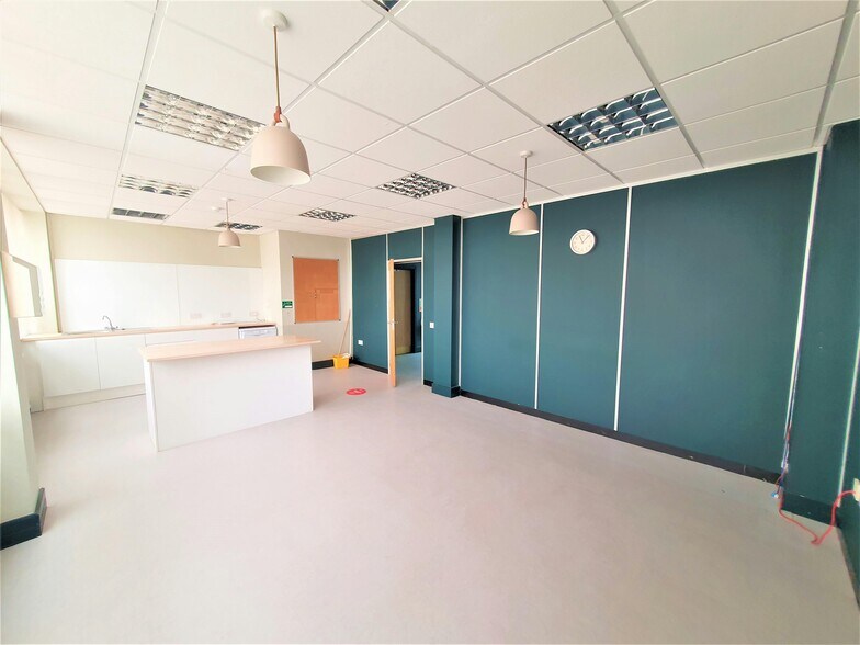 701 Chester Rd, Manchester à louer - Photo intérieure – Image 3 sur 7