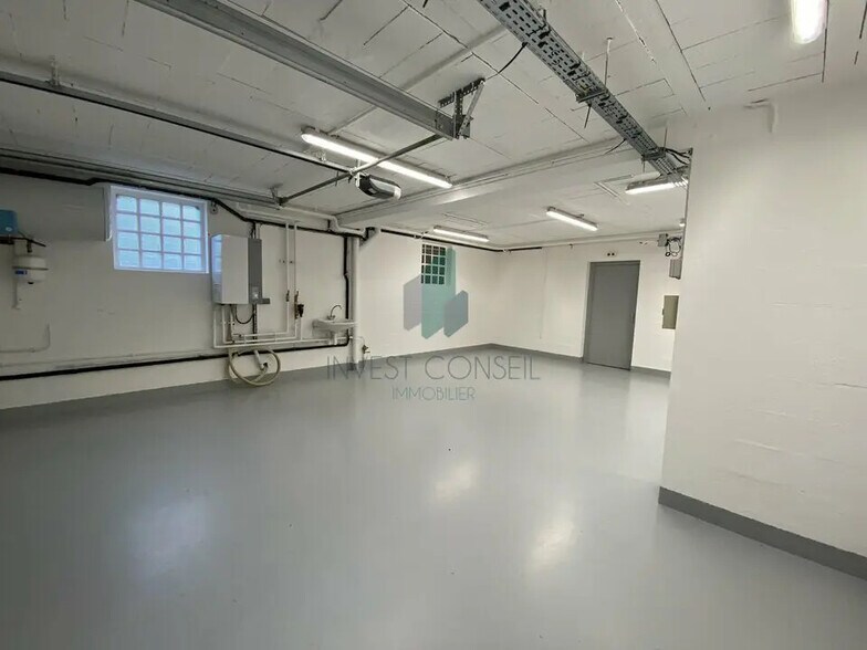 Local d’activités dans Sartrouville à louer - Photo principale – Image 1 sur 1