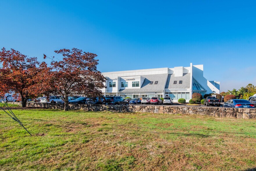 77 Main St S, Southbury, CT à vendre - Photo de l’immeuble – Image 2 sur 18