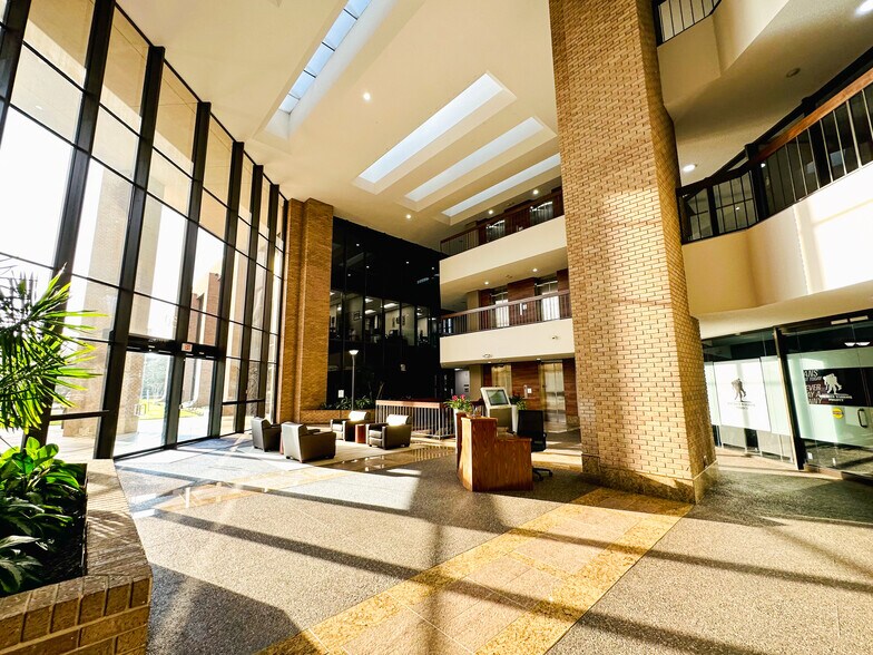 4550 Post Oak Place Dr, Houston, TX à vendre - Hall d’entrée – Image 3 sur 9