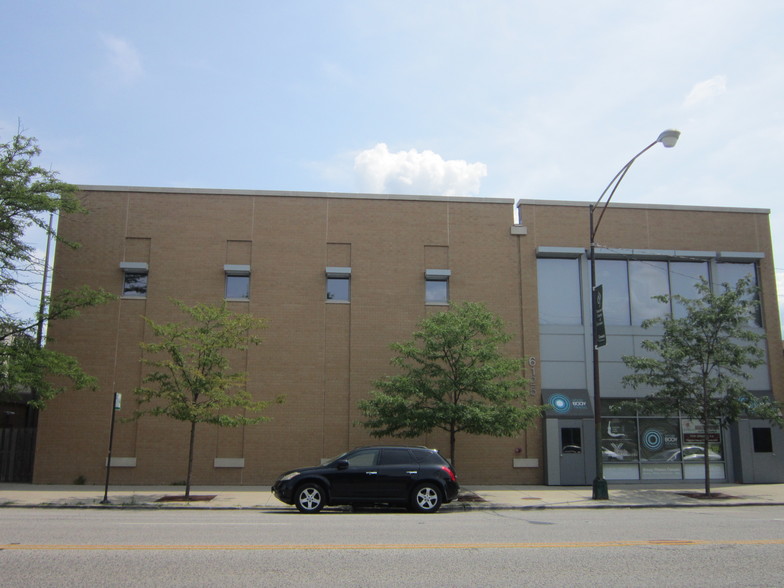 6125 N Cicero Ave, Chicago, IL à louer - Photo de l’immeuble – Image 1 sur 17