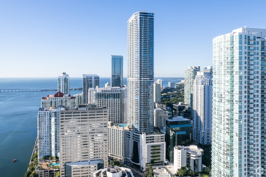 1100 Brickell Bay Dr, Miami, FL à louer - Photo principale – Image 1 sur 15