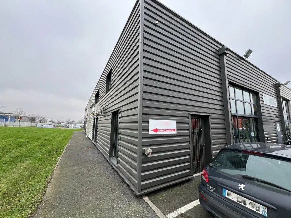 Local d’activités dans GONFREVILLE-L'ORCHER à louer Photo de l’immeuble– Image 1 sur 5
