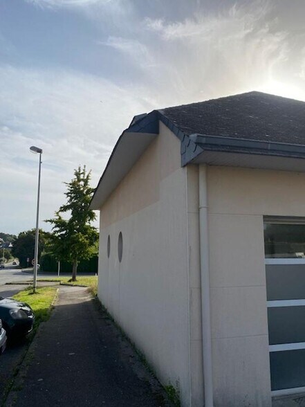 Local d'activités dans Theix-Noyalo à vendre - Photo de l’immeuble – Image 2 sur 5