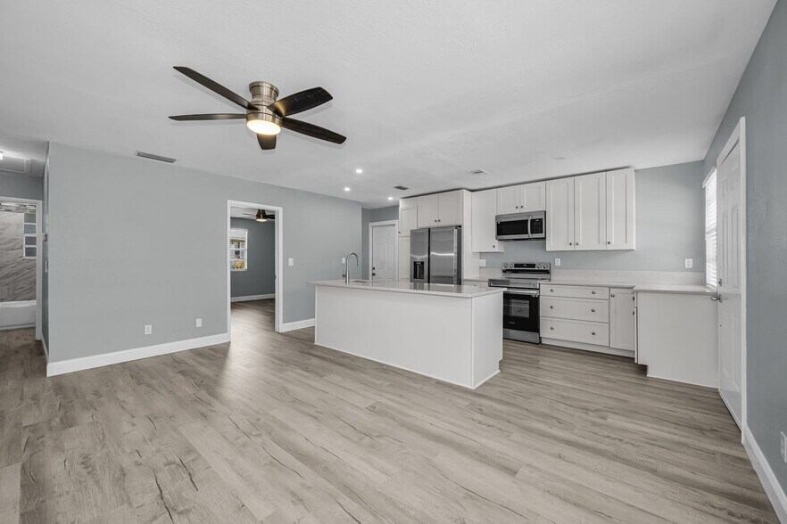 1231 Illinois Ave, Palm Harbor, FL à vendre - Photo de l’immeuble – Image 2 sur 81