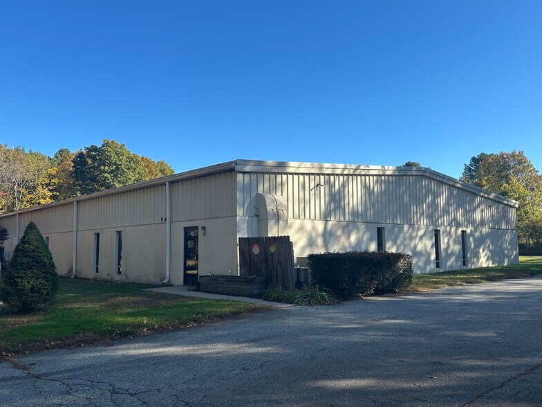 24 Doring Dr, Killingly, CT à louer - Photo principale – Image 1 sur 4