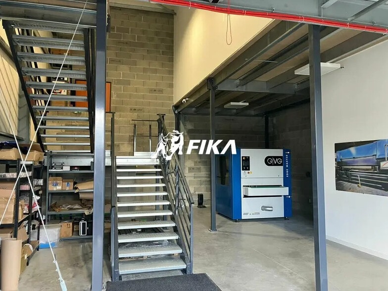 Local d'activités dans Castanet-Tolosan à vendre - Photo de l’immeuble – Image 1 sur 6