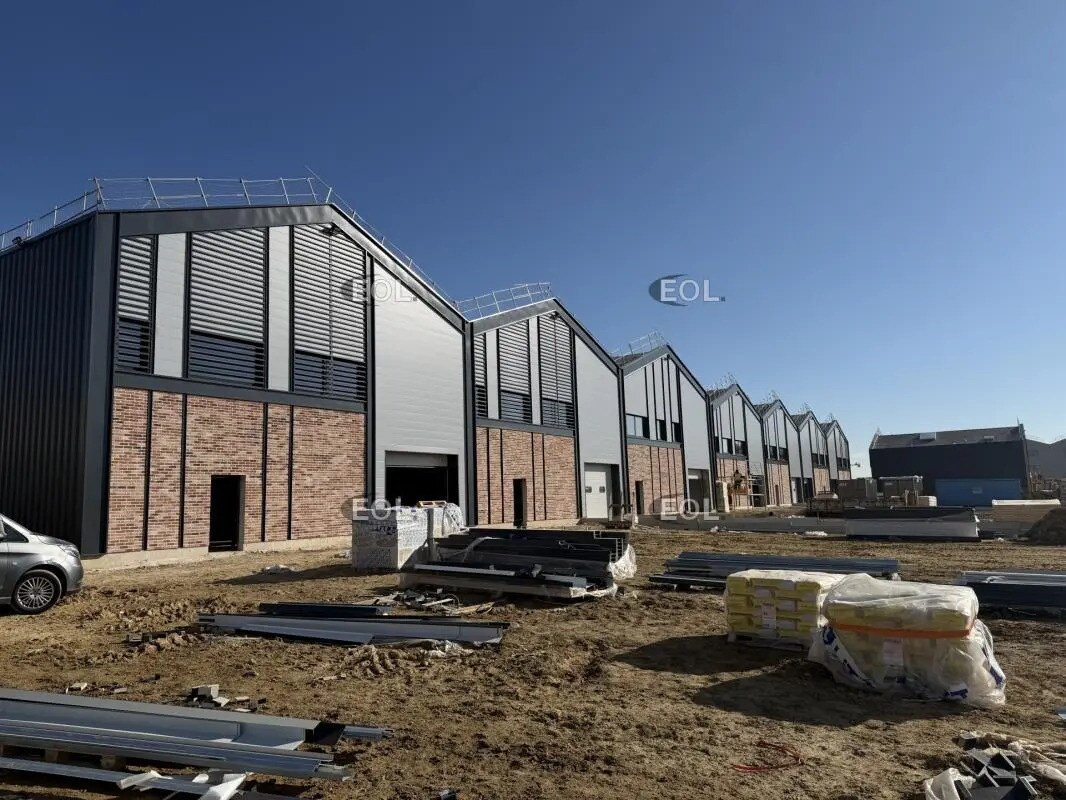 Local d’activités dans Le Plessis-Pâté à louer Photo de l’immeuble– Image 1 sur 7