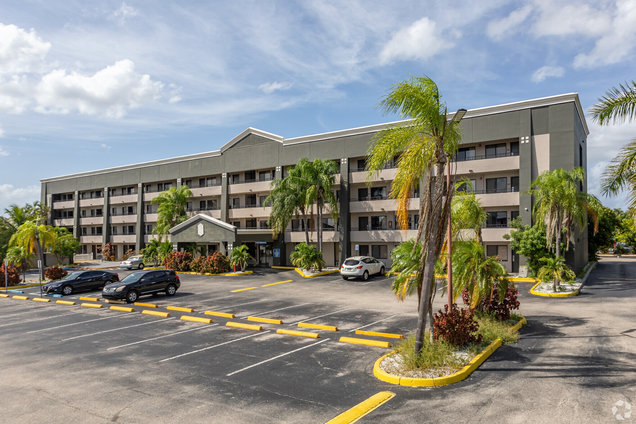 2717 Colonial Blvd, Fort Myers, FL à vendre Photo principale– Image 1 sur 5