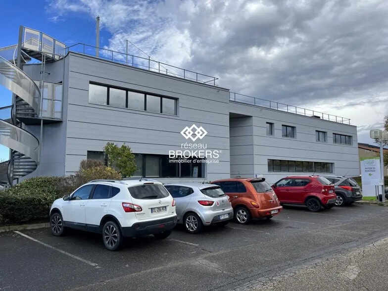 Bureau dans Saint-Clément-les-Places à vendre - Photo de l’immeuble – Image 3 sur 12