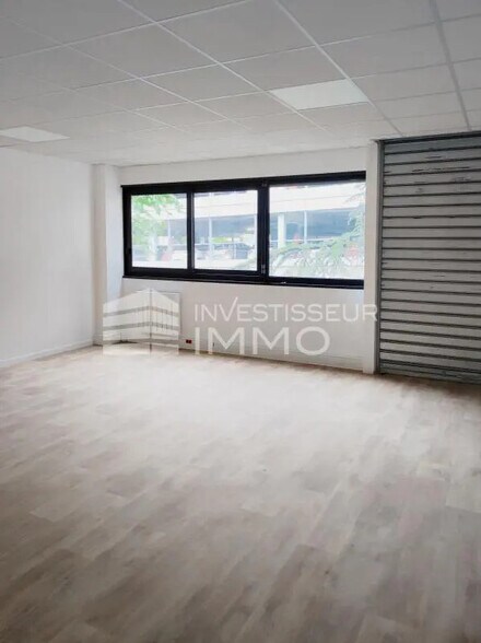 Bureau dans Sucy-en-Brie à louer - Photo de l’immeuble – Image 2 sur 4