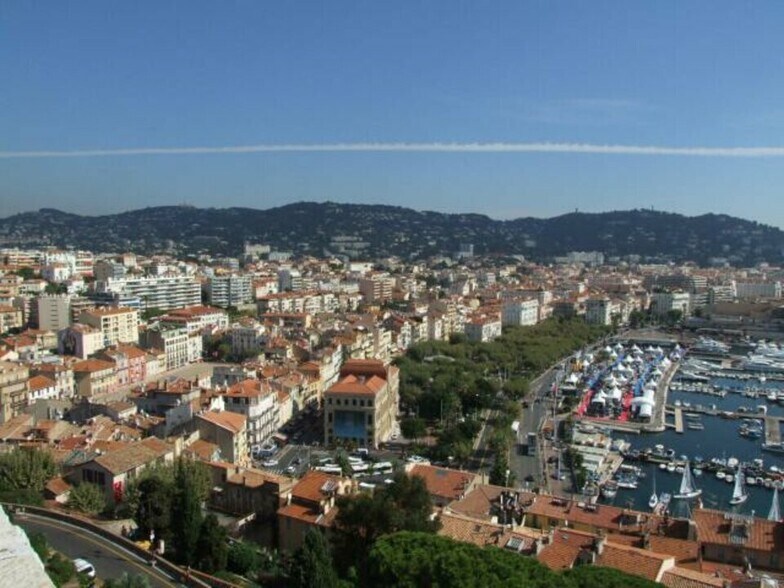 Local commercial dans Cannes à vendre - Aérien – Image 2 sur 3