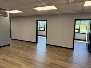 565 Broadhollow Rd, Farmingdale, NY à louer Photo intérieure– Image 1 sur 8