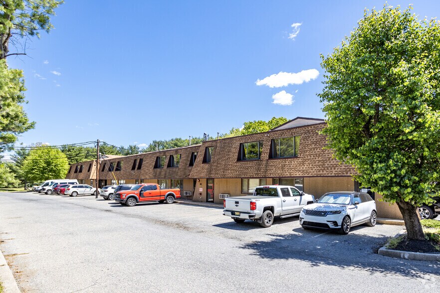 300-308 E Park Ave, Hainesport, NJ à louer - Photo de l’immeuble – Image 3 sur 9