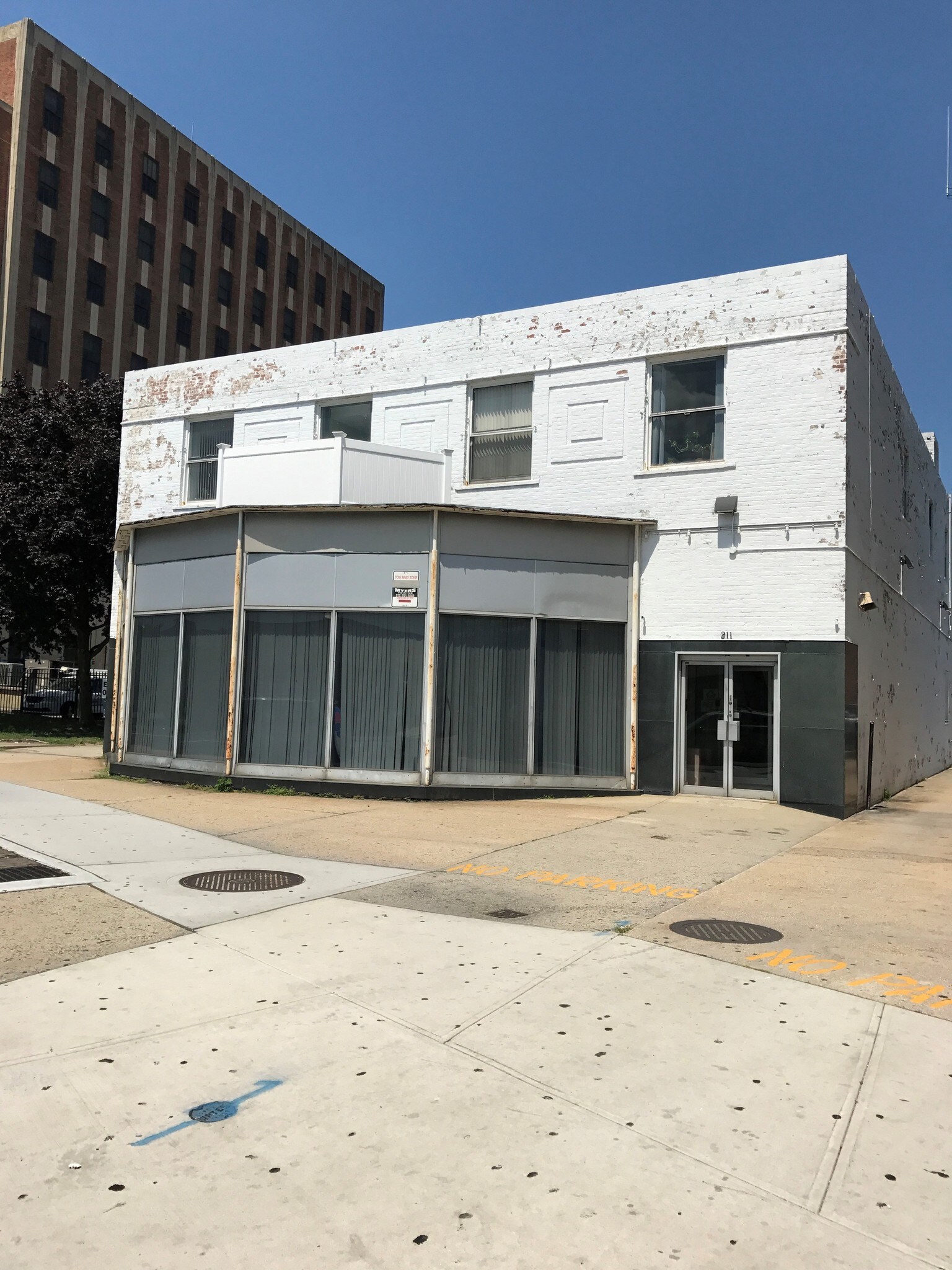 211 Fulton Ave, Hempstead, NY à louer Photo principale– Image 1 sur 2