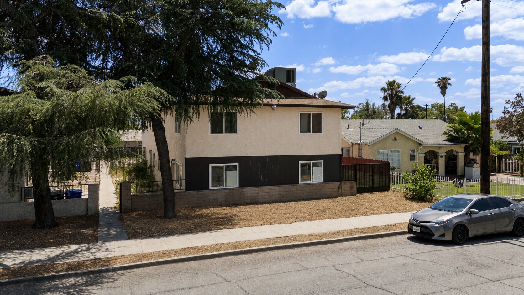 221 E 19th St, San Bernardino, CA à vendre Photo de l’immeuble– Image 1 sur 7