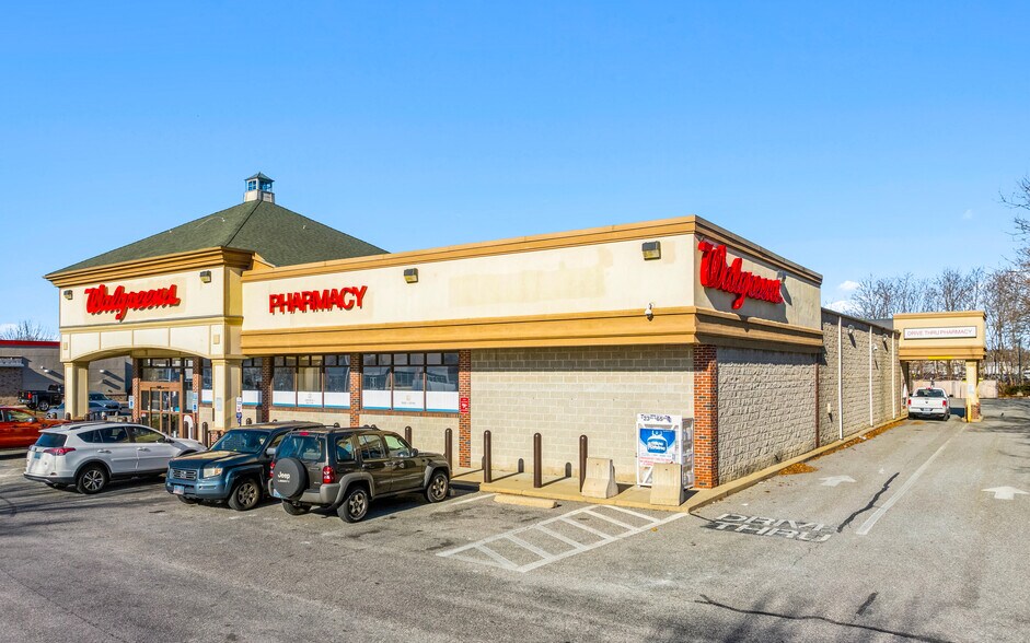 2595 W Shore Rd, Warwick, RI à louer - Photo de l’immeuble – Image 2 sur 4
