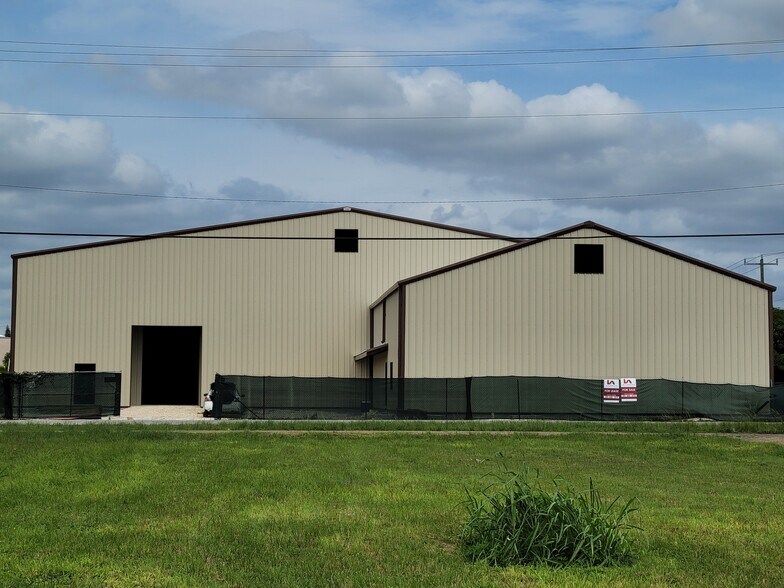 146 2nd St, Homestead, FL à vendre - Photo de l’immeuble – Image 3 sur 20
