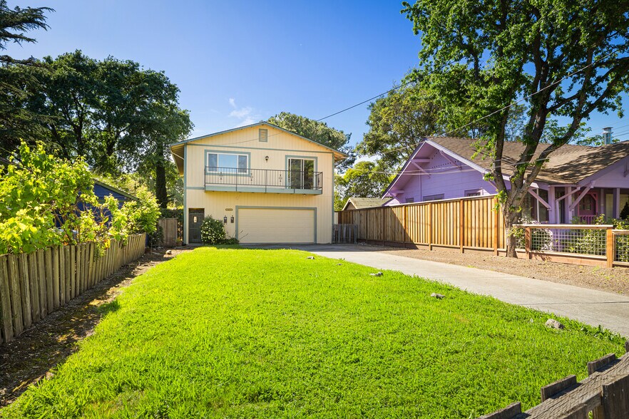 611 Hendley St, Santa Rosa, CA à vendre - Photo de l’immeuble – Image 2 sur 52
