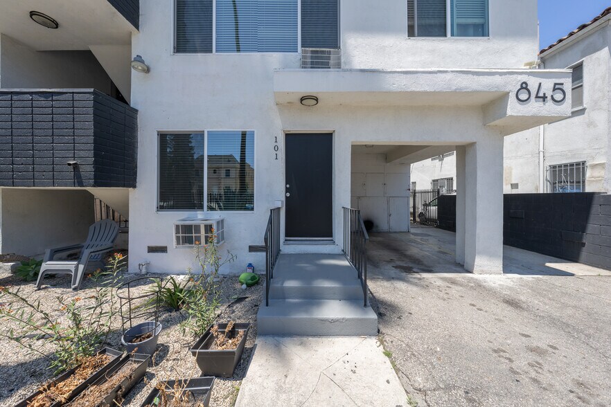 845 S Kenmore Ave, Los Angeles, CA à vendre - Photo de l’immeuble – Image 2 sur 12