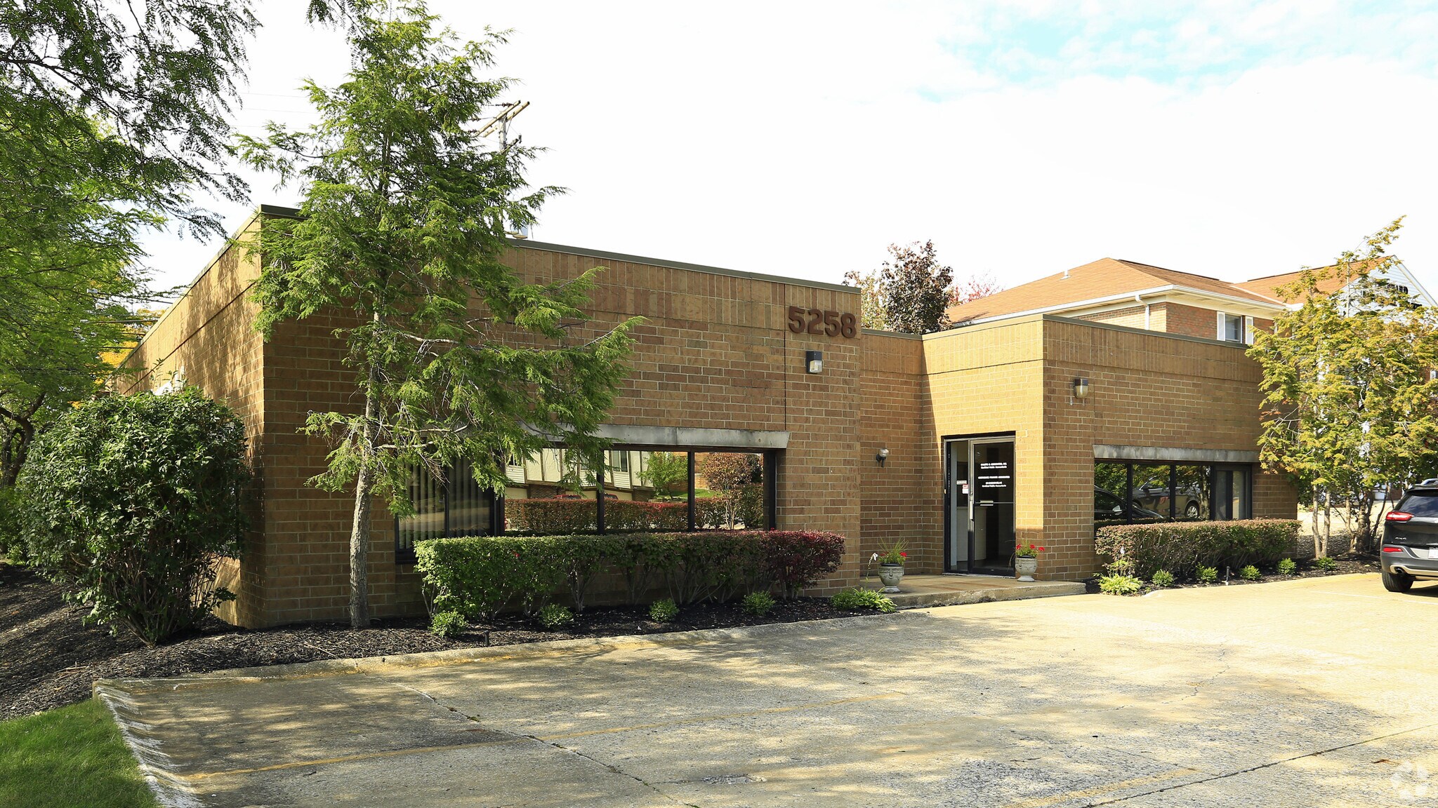 5258 Transportation Blvd, Cleveland, OH à louer Photo principale– Image 1 sur 4