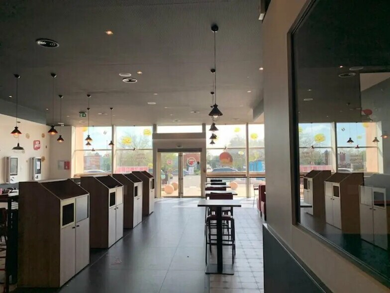 Local commercial dans Avignon à louer - Photo de l’immeuble – Image 3 sur 4