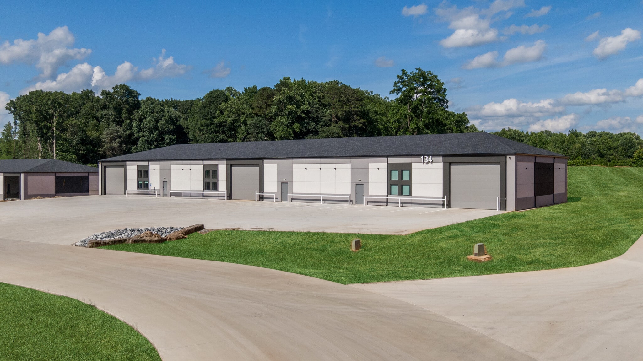 134 Innovation Dr, Statesville, NC à louer Photo de l’immeuble– Image 1 sur 1