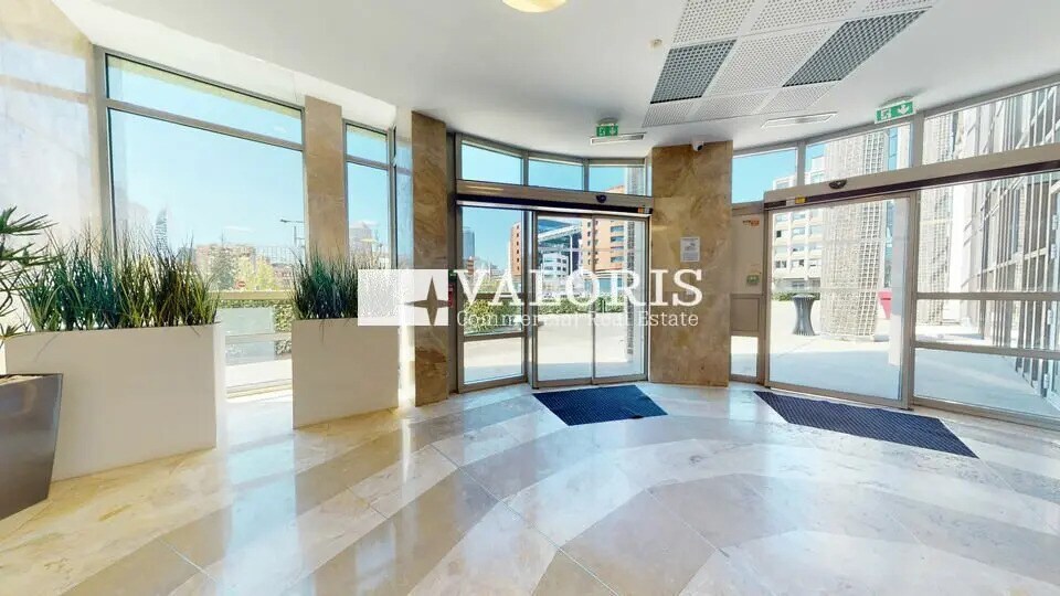 Bureau dans Lyon à louer Hall d’entrée– Image 1 sur 12