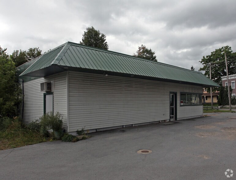 137 W Main St, Gouverneur, NY à vendre - Photo de l’immeuble – Image 3 sur 3