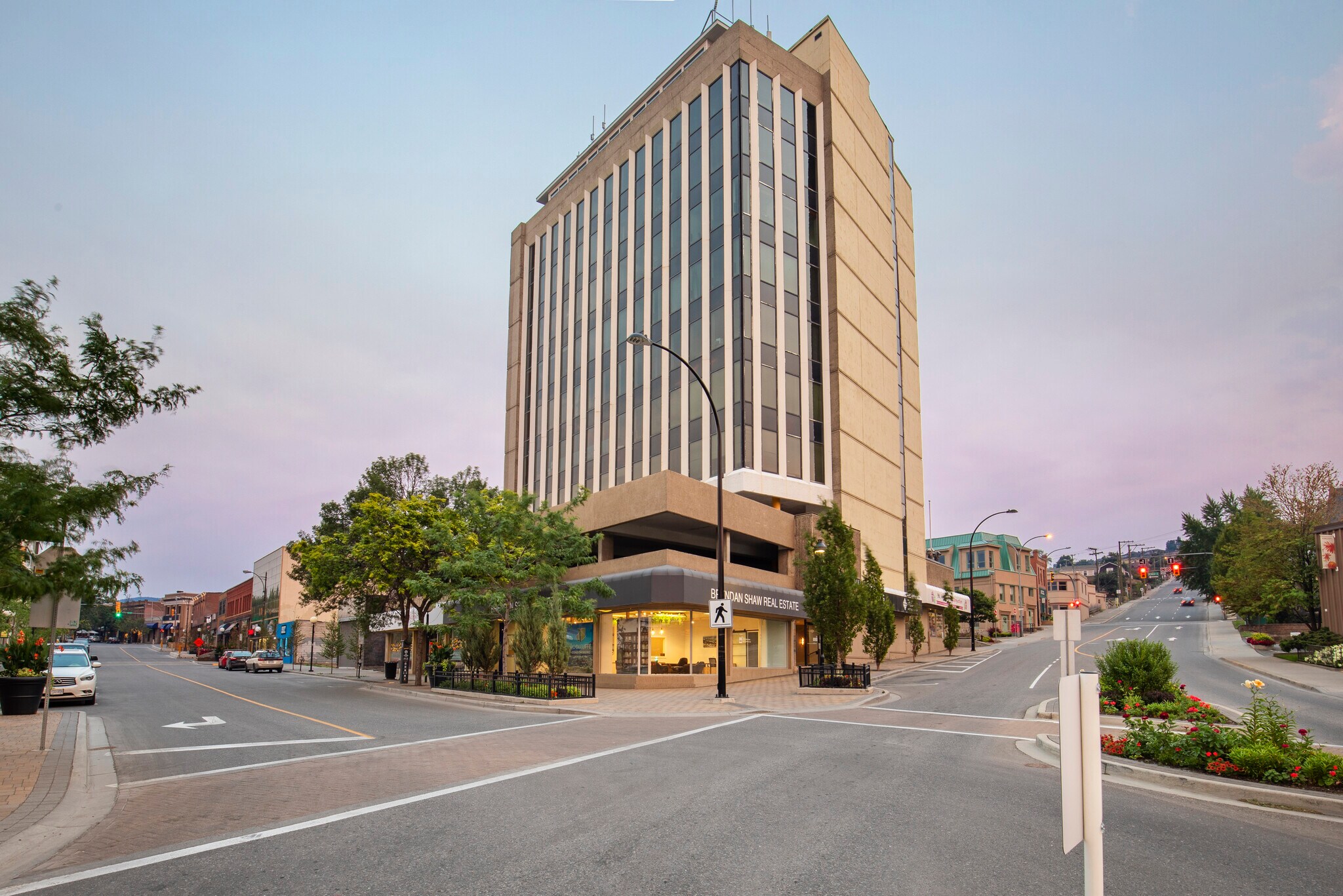 235 1st Ave, Kamloops, BC à louer Photo de l’immeuble– Image 1 sur 9