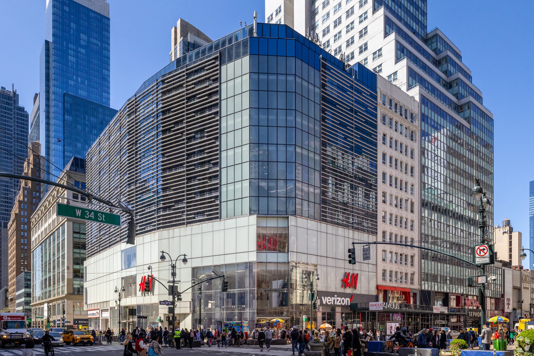 1 Herald Sq, New York, NY à louer Photo de l’immeuble– Image 1 sur 7