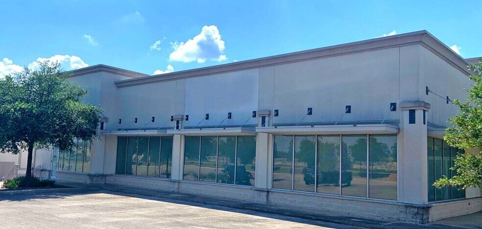 14775 IH-35 N, Selma, TX à louer - Photo principale – Image 1 sur 9