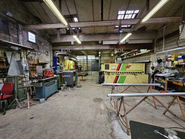 Local d'activités dans Draveil à vendre - Photo de l’immeuble – Image 3 sur 7