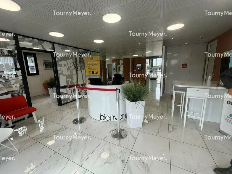 Bureau dans Pau à vendre - Hall d’entrée – Image 1 sur 4