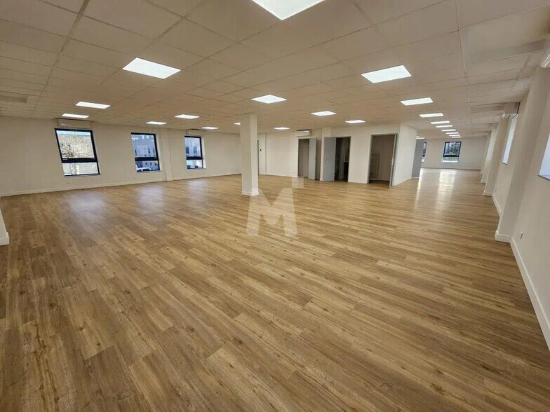 Local d’activités dans Ris-Orangis à louer - Photo intérieure – Image 3 sur 14