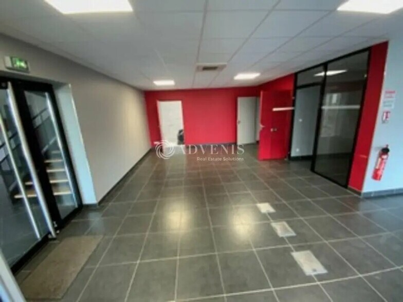 Local d'activités dans Bourges à vendre - Photo intérieure – Image 2 sur 6