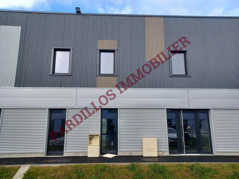 Bureau dans Ifs à vendre - Photo de l’immeuble – Image 3 sur 8
