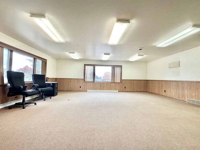 809 Pyle Dr, Kingsford, MI à vendre - Photo de l’immeuble – Image 2 sur 20