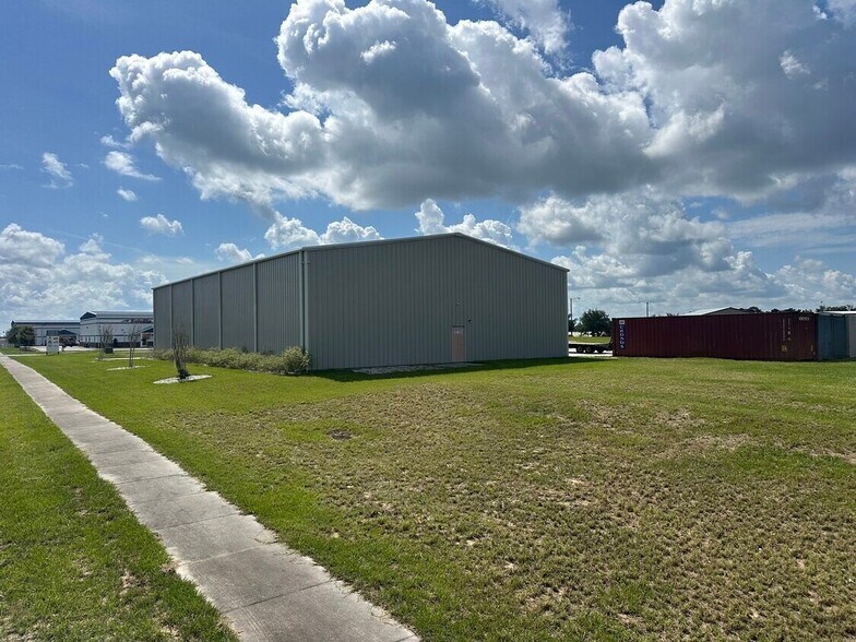 1721 Leesburg Commons Ct, Leesburg, FL à vendre - Photo de l’immeuble – Image 3 sur 7