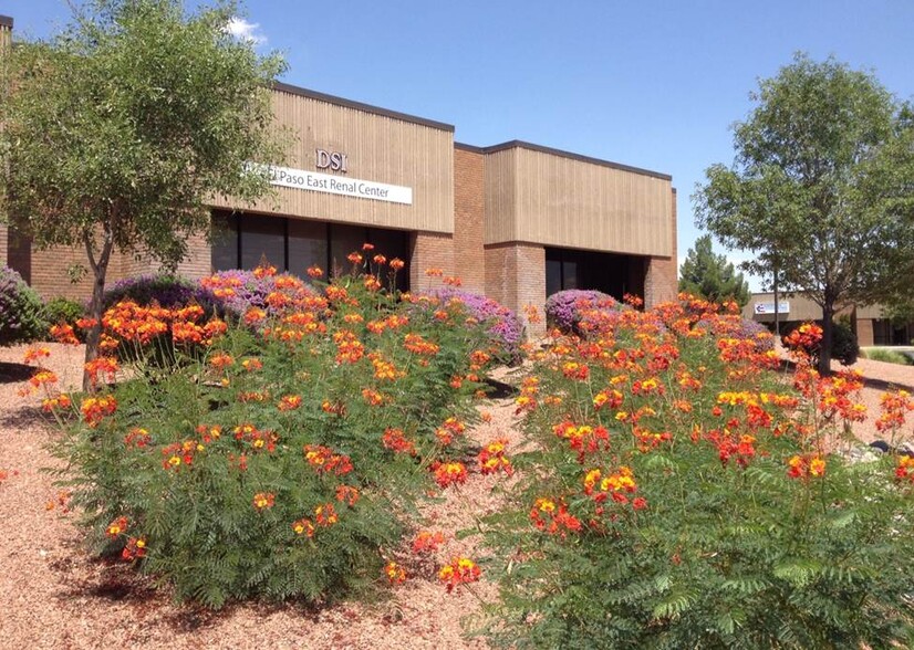 10737 W Gateway Blvd, El Paso, TX à louer - Photo de l’immeuble – Image 2 sur 11