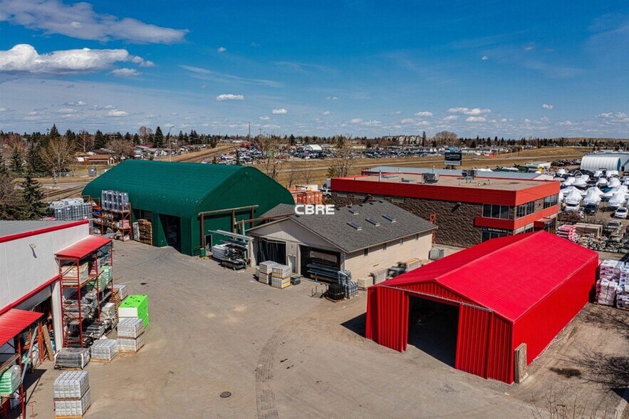 3296 44th Ave SE, Calgary, AB à louer - Photo de l’immeuble – Image 2 sur 6